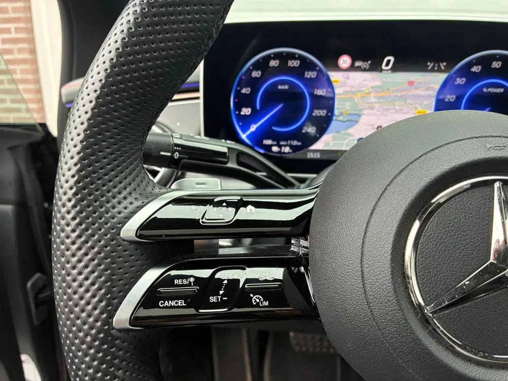 Mercedes-Benz EQE 300 AMG Line uit 2024, foto 15