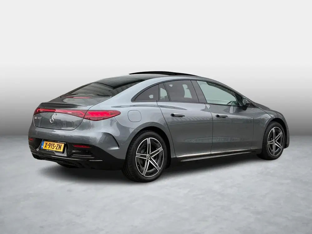 Mercedes-Benz EQE 300 AMG Line uit 2024, foto 2