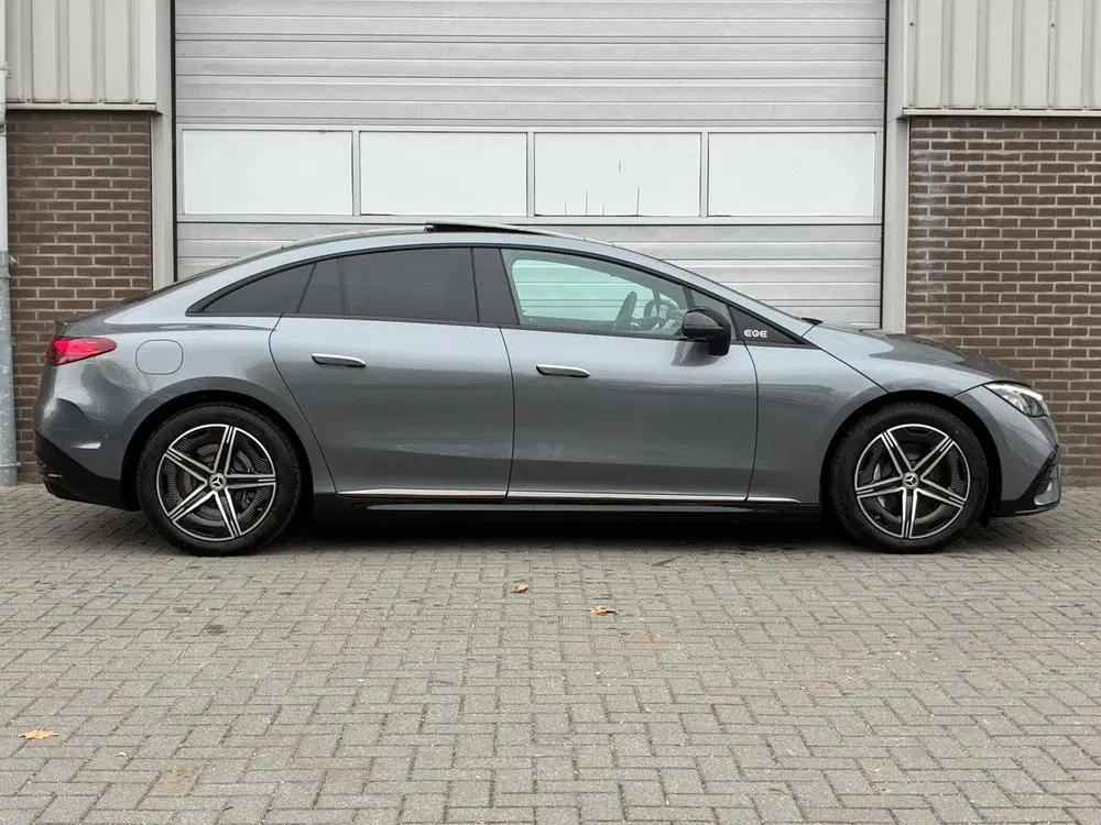 Mercedes-Benz EQE 300 AMG Line uit 2024, foto 3