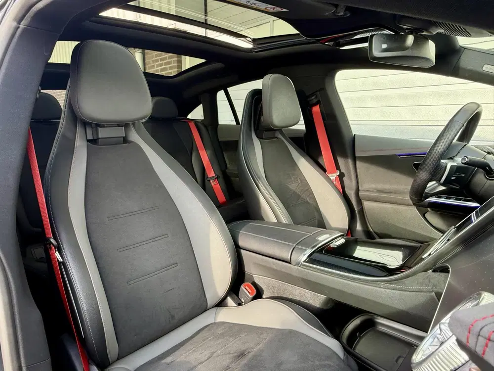 Mercedes-Benz EQE 300 AMG Line uit 2024, foto 6