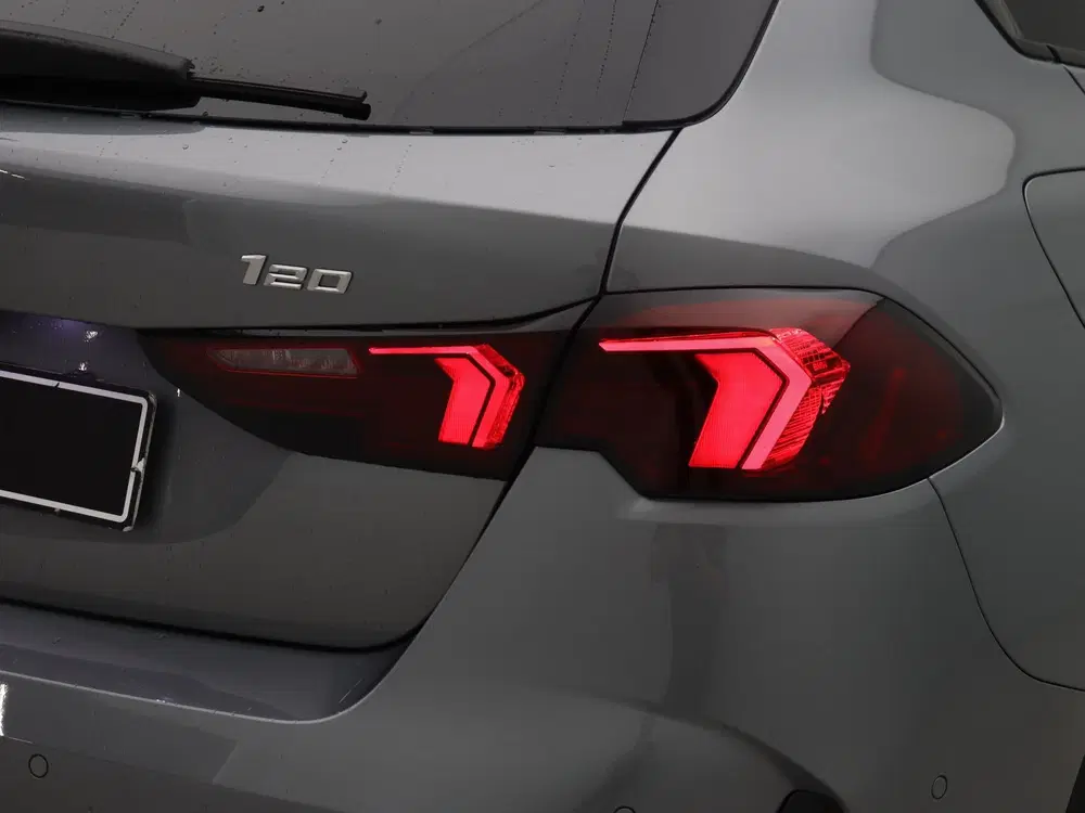 BMW 1-serie 120 M Sport Pro uit 2026, foto 10