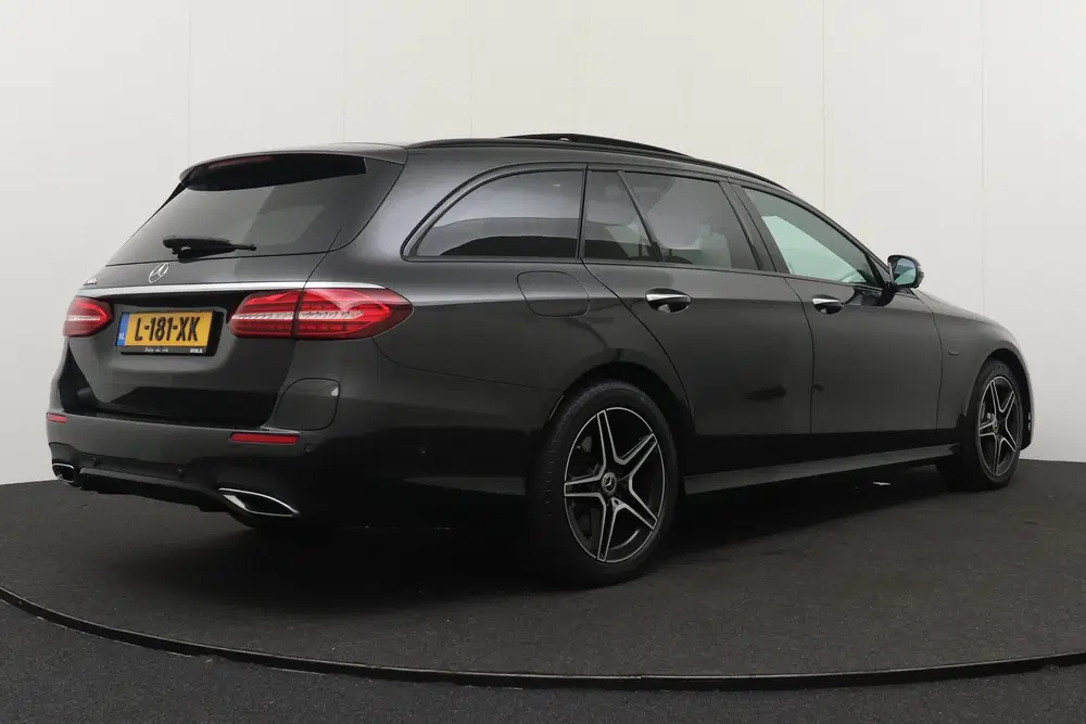 Mercedes-Benz E-Klasse 300e AMG Pano-Dak Burmester Vo uit 2021, foto 2