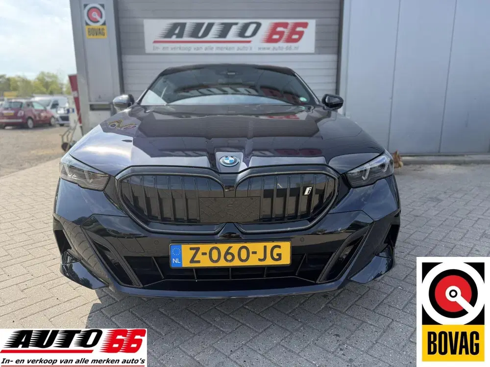 BMW i5 eDrive40 84 kWh uit 2024, foto 2