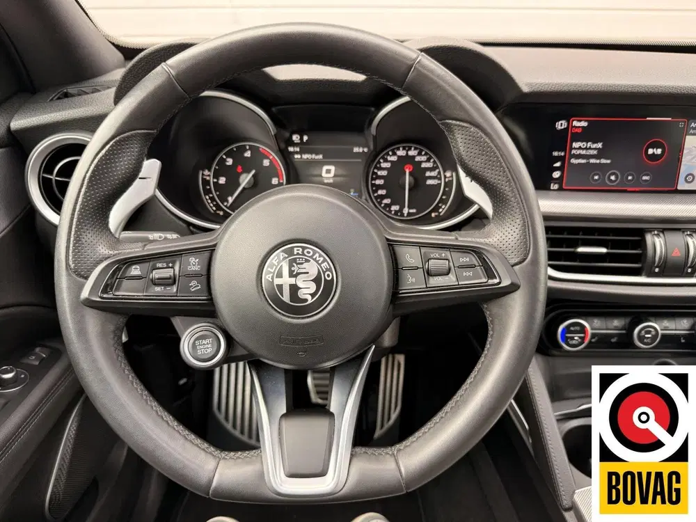 Alfa Romeo Stelvio 2.2 JTD AWD Veloce uit 2022, foto 14