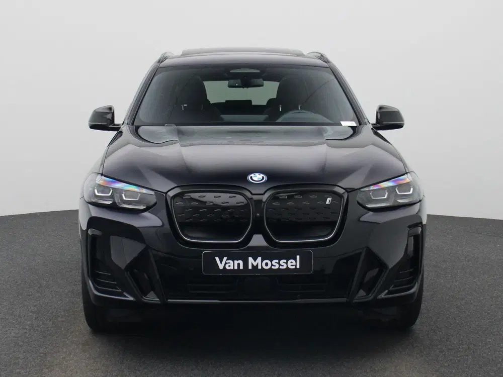 BMW iX3 M-Sport 80 kWh uit 2023, foto 2