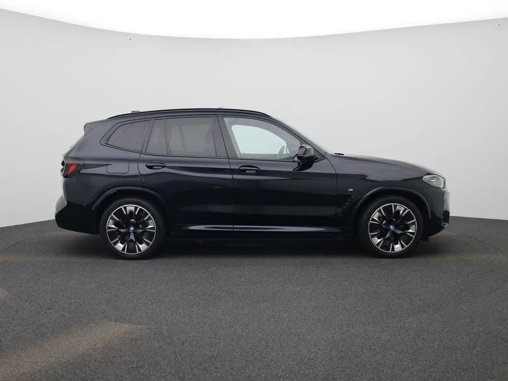 BMW iX3 M-Sport 80 kWh uit 2023, foto 6