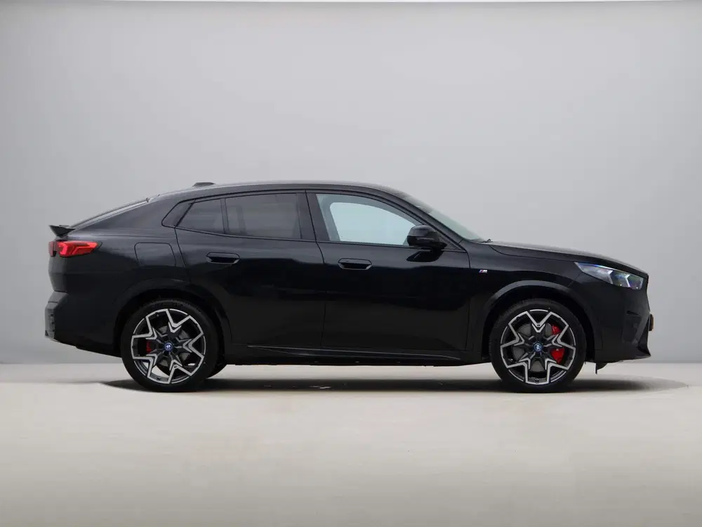 BMW iX2 xDrive30 M Sport Pro uit 2024, foto 8