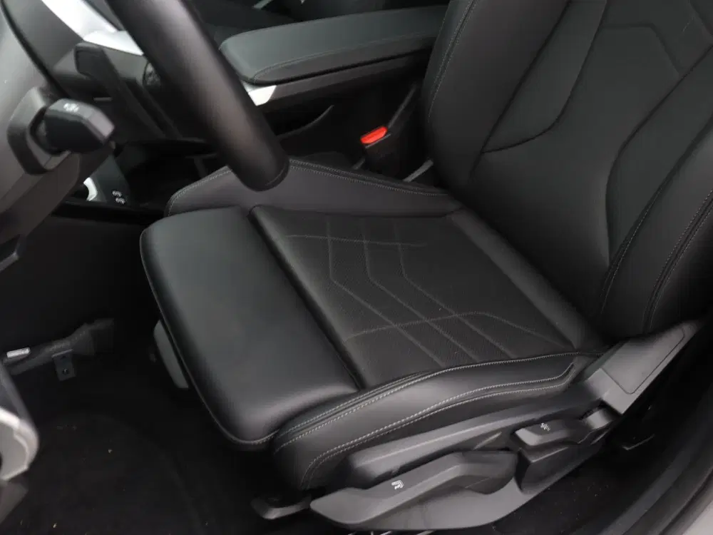 BMW iX1 eDrive20 M Sport Edition (bj 2025 uit 2025, foto 14