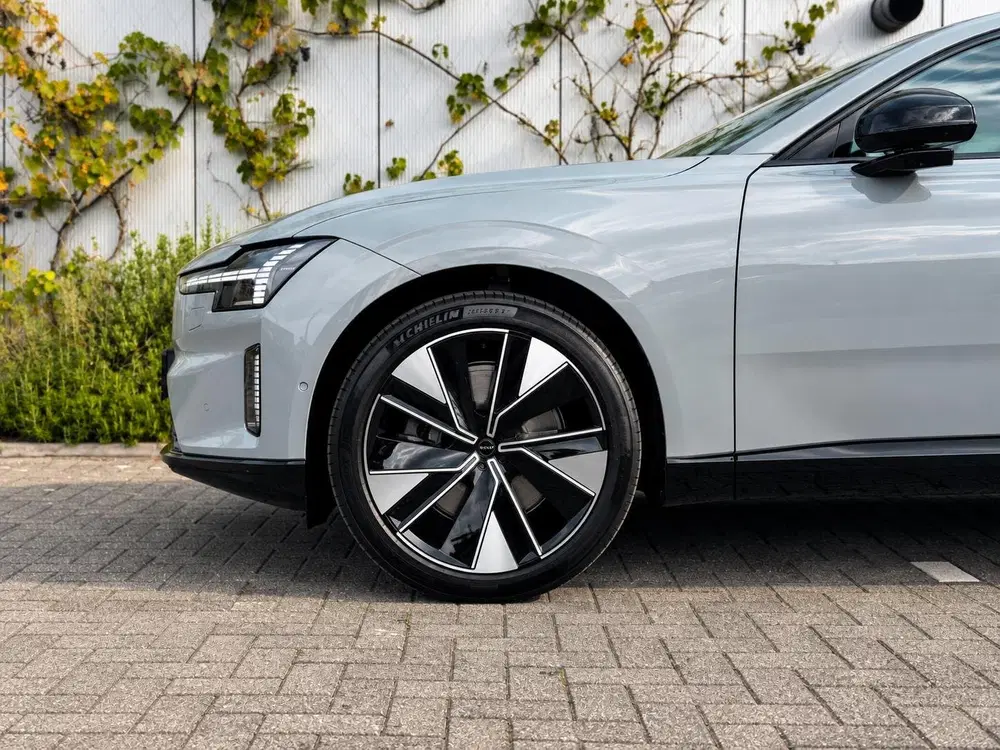 Volvo ES90 Single Motor Extended Range Plus Launch Ed uit 2026, foto 4