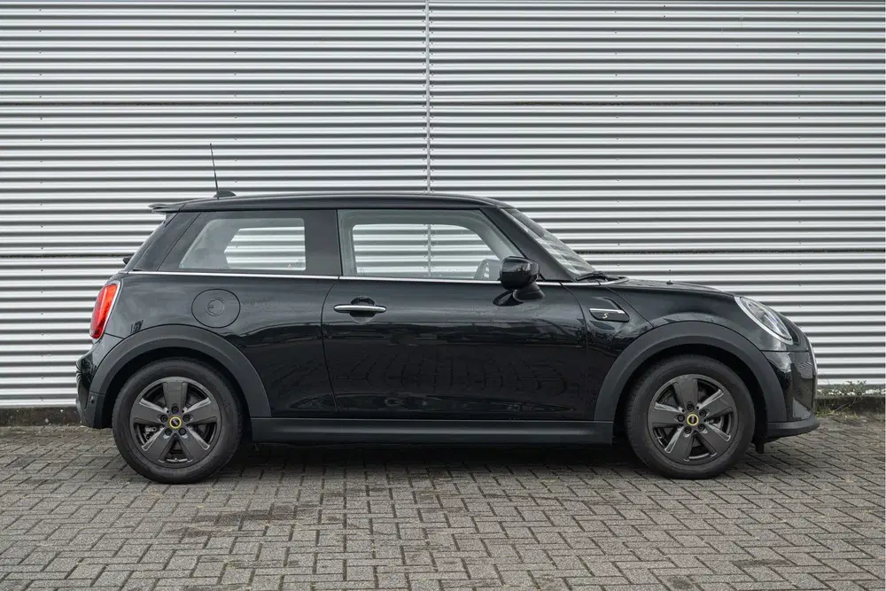 Mini Electric Essential uit 2023, foto 3