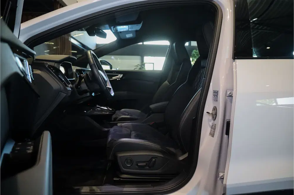 Audi Q4 e-tron 50 quattro S edition 77 kWh Sportstoelen r uit 2023, foto 6