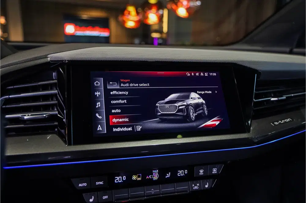 Audi Q4 e-tron 40 Launch Black edition One S Compe uit 2022, foto 15