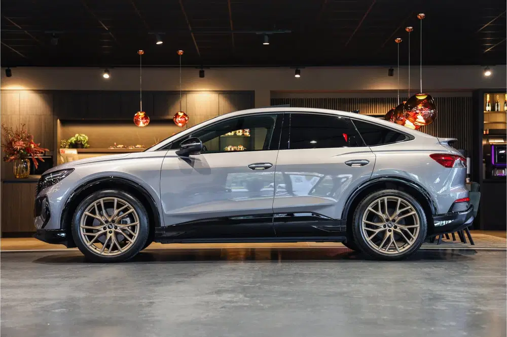 Audi Q4 e-tron 40 Launch Black edition One S Compe uit 2022, foto 3