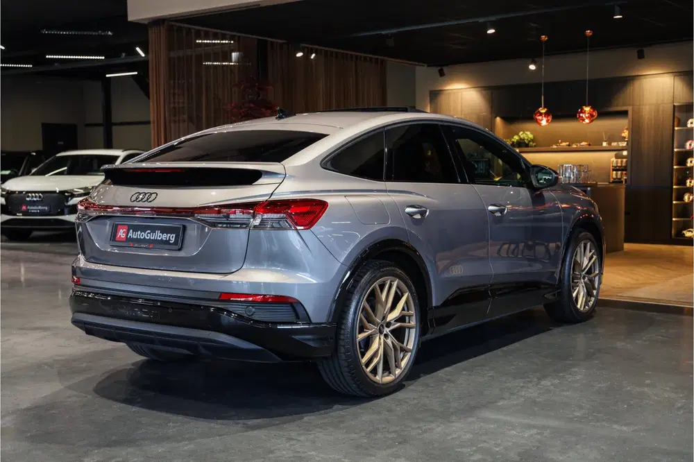 Audi Q4 e-tron 40 Launch Black edition One S Compe uit 2022, foto 4