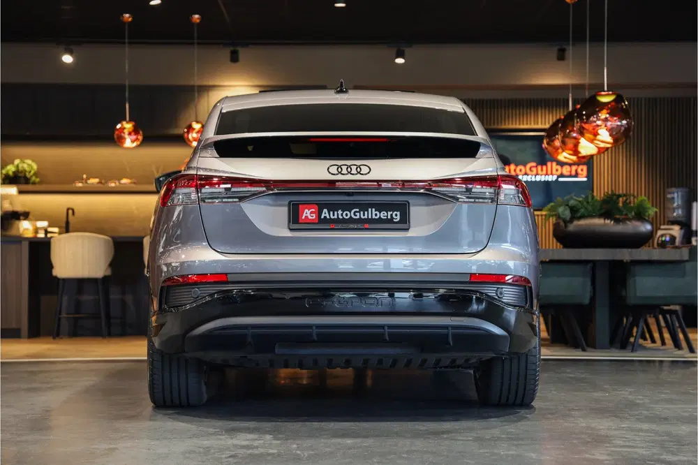 Audi Q4 e-tron 40 Launch Black edition One S Compe uit 2022, foto 6