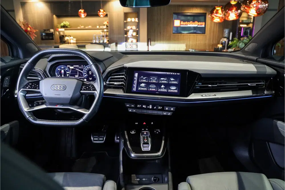 Audi Q4 e-tron 40 Launch Black edition One S Compe uit 2022, foto 8