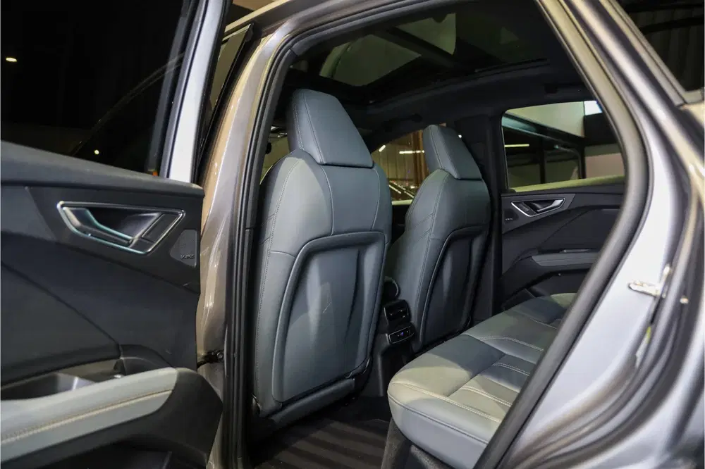 Audi Q4 e-tron 40 Launch Black edition One S Compe uit 2022, foto 9