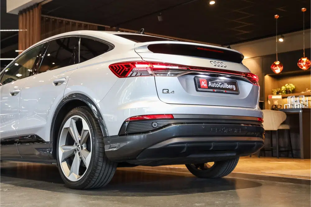 Audi Q4 e-tron 40 S Black edition 77 kWh Sportstoe uit 2023, foto 13