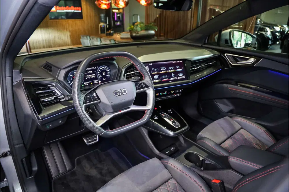 Audi Q4 e-tron 40 S Black edition 77 kWh Sportstoe uit 2023, foto 14