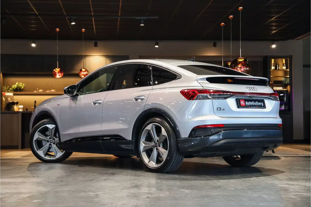 Audi Q4 e-tron 40 S Black edition 77 kWh Sportstoe uit 2023, foto 3