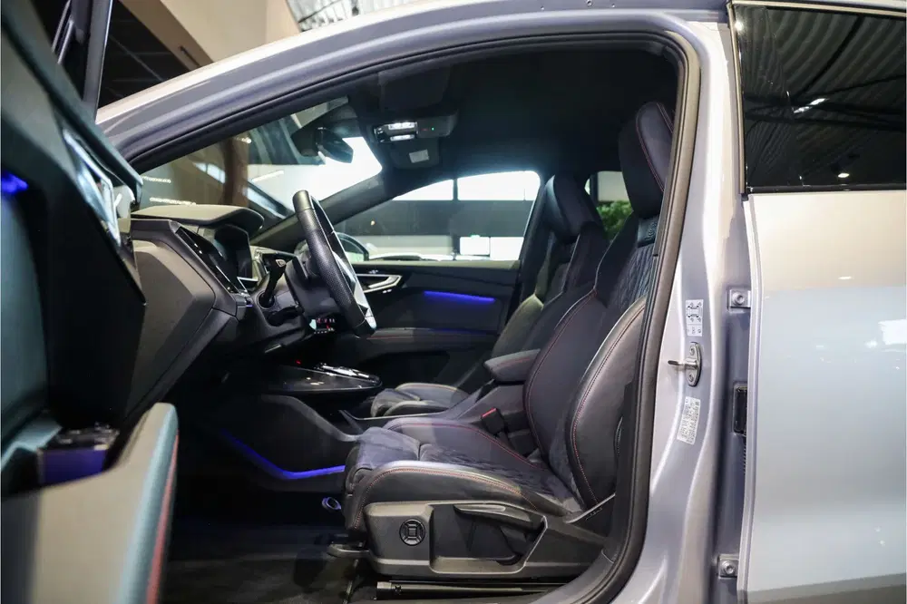 Audi Q4 e-tron 40 S Black edition 77 kWh Sportstoe uit 2023, foto 7