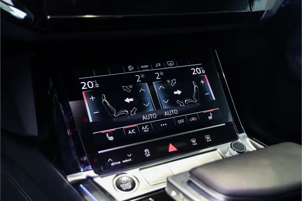 Audi Q8 e-tron 55 quattro S Black Edition Competition 115 uit 2024, foto 11