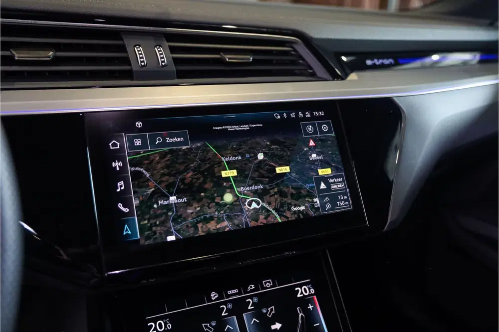 Audi Q8 e-tron 55 quattro S Black Edition Competition 115 uit 2024, foto 12
