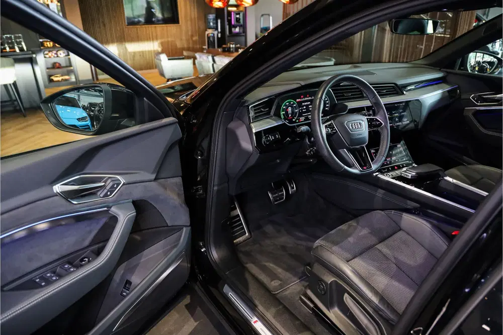 Audi Q8 e-tron 55 quattro S Black Edition Competition 115 uit 2024, foto 14