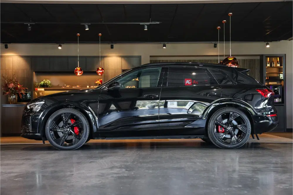 Audi Q8 e-tron 55 quattro S Black Edition Competition 115 uit 2024, foto 3