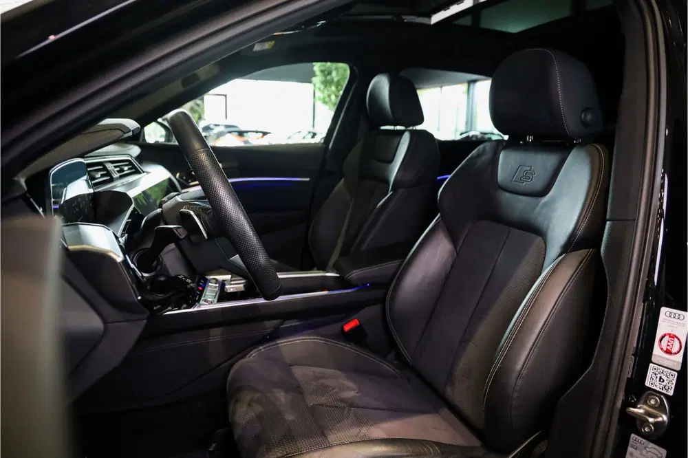 Audi Q8 e-tron 55 quattro S Black Edition Competition 115 uit 2024, foto 7