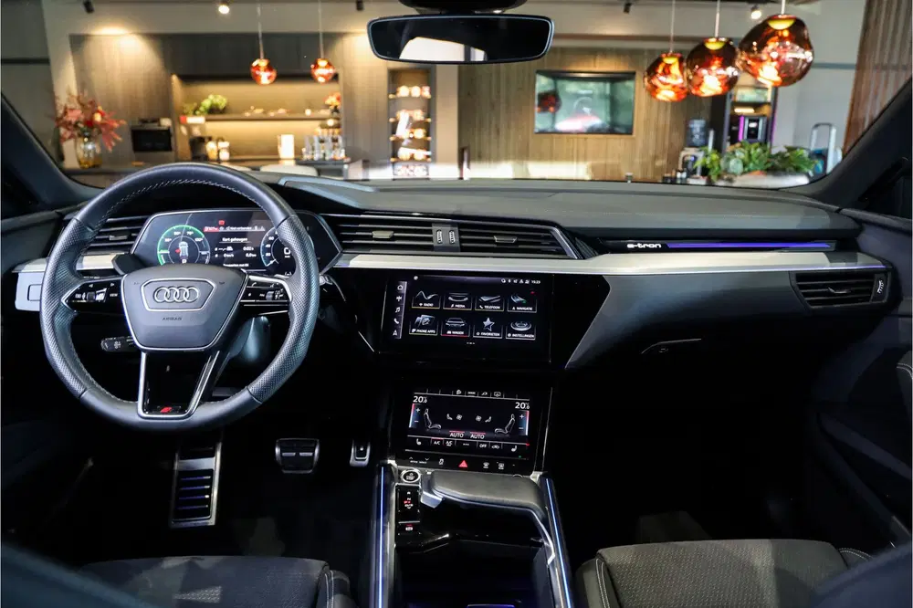 Audi Q8 e-tron 55 quattro S Black Edition Competition 115 uit 2024, foto 8