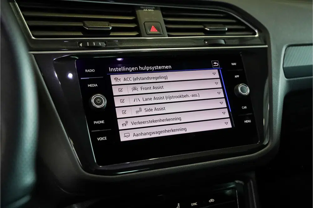 Volkswagen Tiguan 1.4 TSI eHybrid R-Line Business+ Panorama uit 2023, foto 11