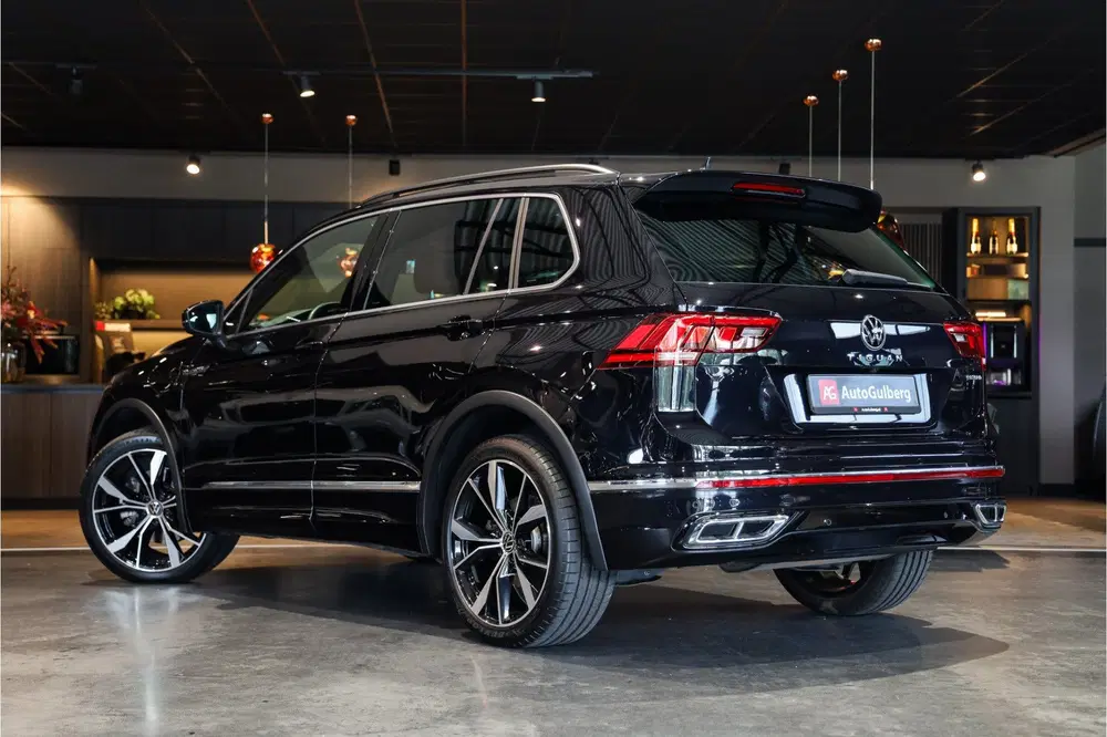 Volkswagen Tiguan 1.4 TSI eHybrid R-Line Business+ Panorama uit 2023, foto 2