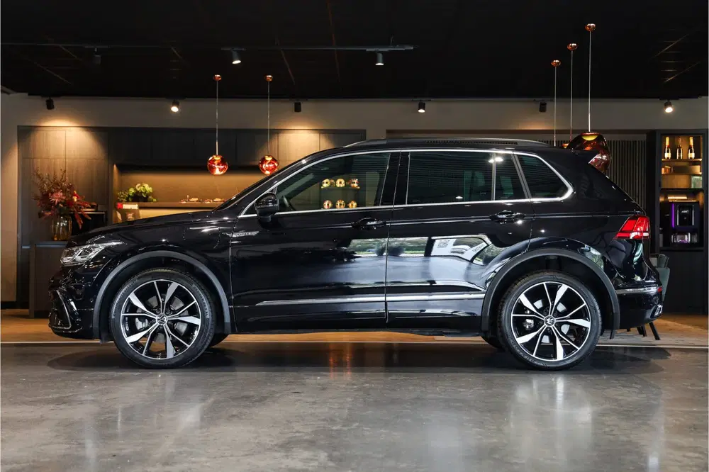 Volkswagen Tiguan 1.4 TSI eHybrid R-Line Business+ Panorama uit 2023, foto 3