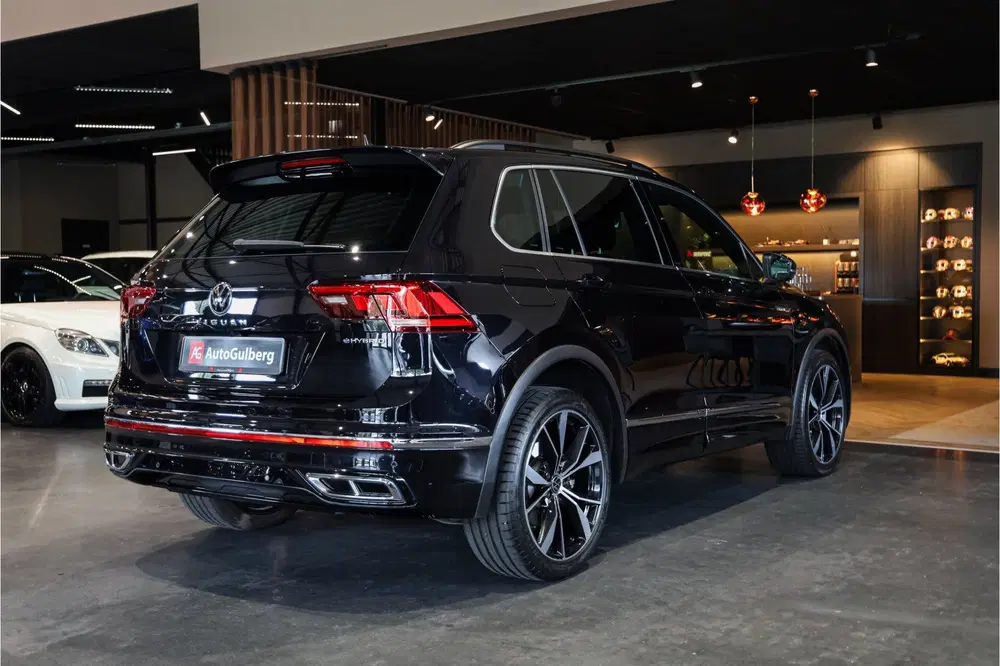 Volkswagen Tiguan 1.4 TSI eHybrid R-Line Business+ Panorama uit 2023, foto 4