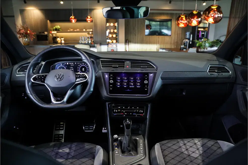Volkswagen Tiguan 1.4 TSI eHybrid R-Line Business+ Panorama uit 2023, foto 8