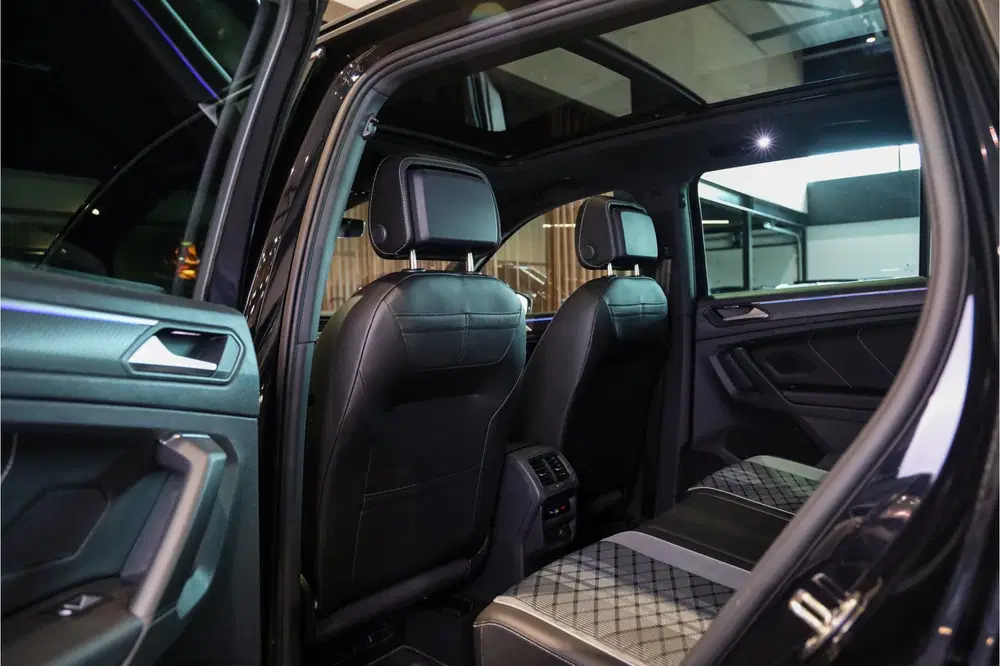 Volkswagen Tiguan 1.4 TSI eHybrid R-Line Business+ Panorama uit 2023, foto 9