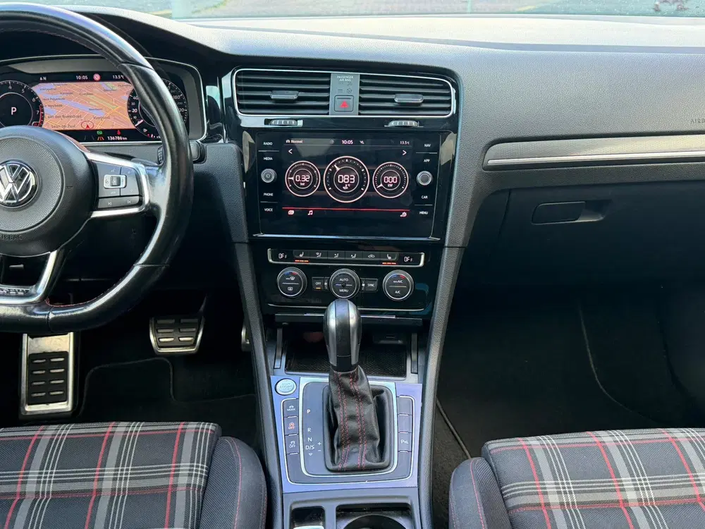 Volkswagen Golf 2.0 TSI Performance Virtual uit 2019, foto 10