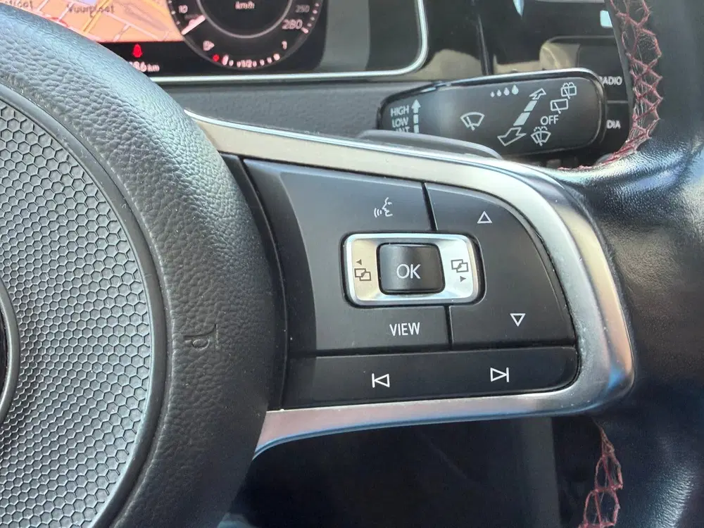 Volkswagen Golf 2.0 TSI Performance Virtual uit 2019, foto 15