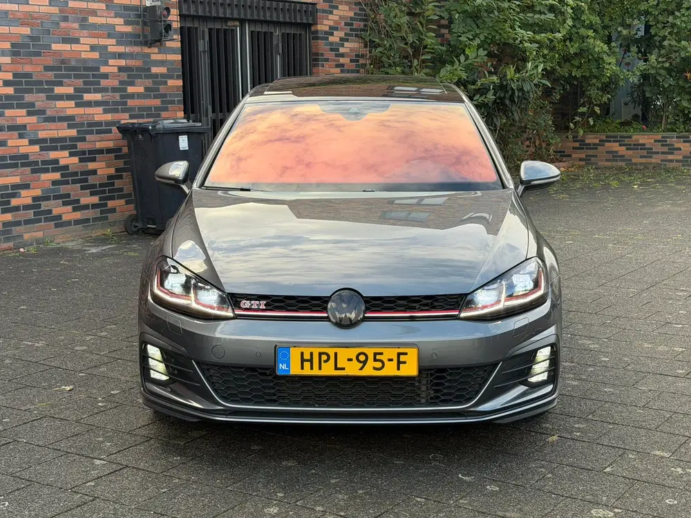 Volkswagen Golf 2.0 TSI Performance Virtual uit 2019, foto 2