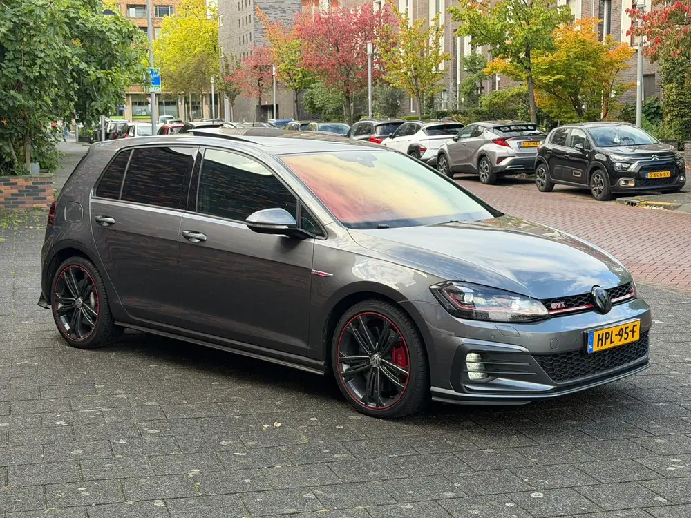 Volkswagen Golf 2.0 TSI Performance Virtual uit 2019, foto 3