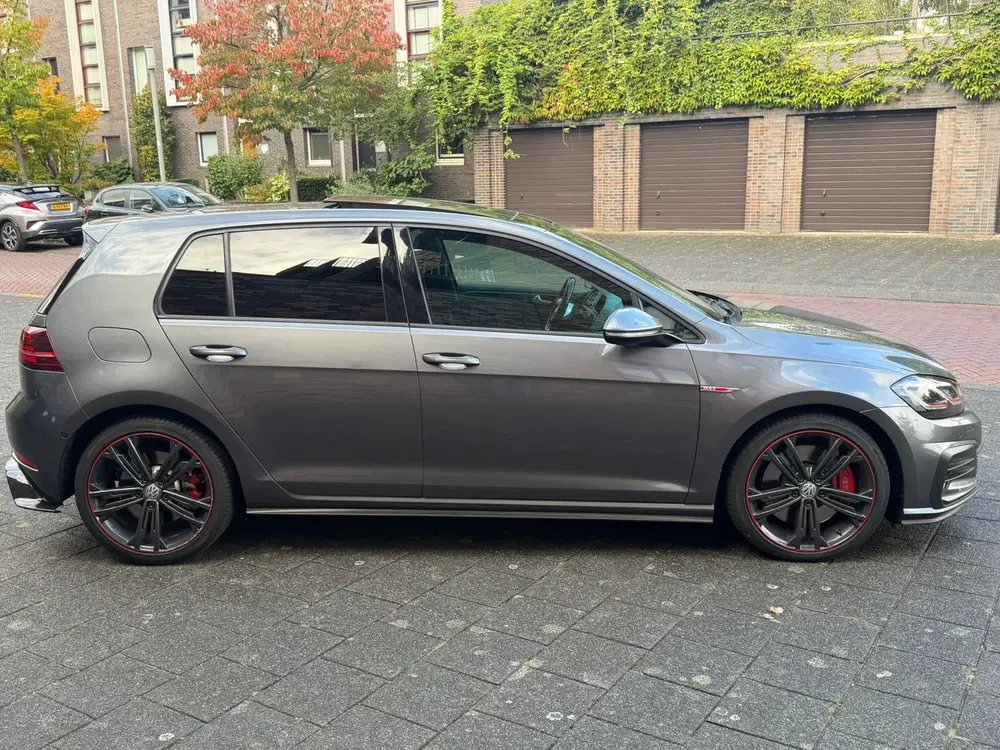 Volkswagen Golf 2.0 TSI Performance Virtual uit 2019, foto 4