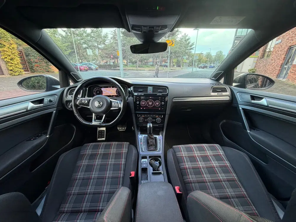 Volkswagen Golf 2.0 TSI Performance Virtual uit 2019, foto 9
