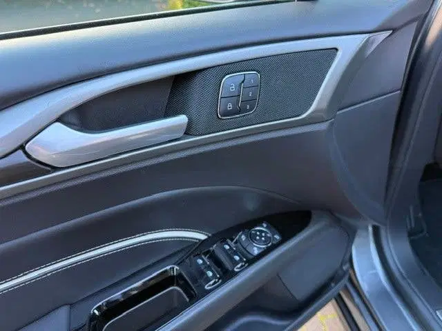 Ford Mondeo 2.0 IVCT HEV Vignale uit 2021, foto 10