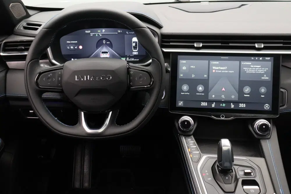 Lynk & Co 01 1.5 261PK Plug-in Hybrid *Zwarte Hemel* 36 uit 2023, foto 14