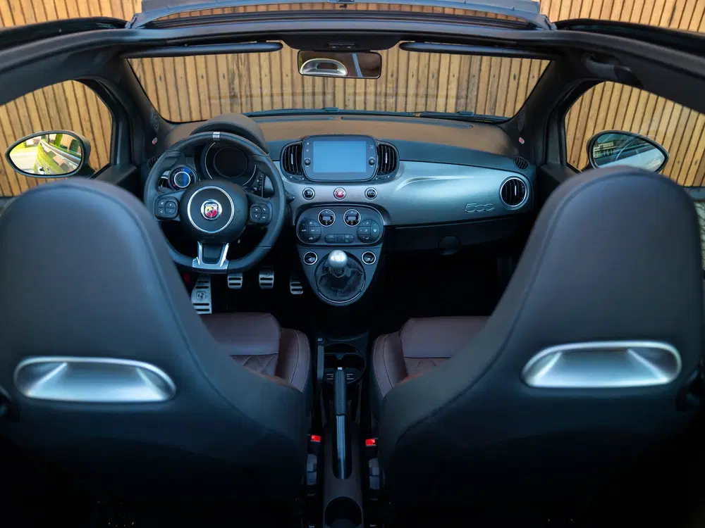 Abarth 595C Turismo uit 2022, foto 11