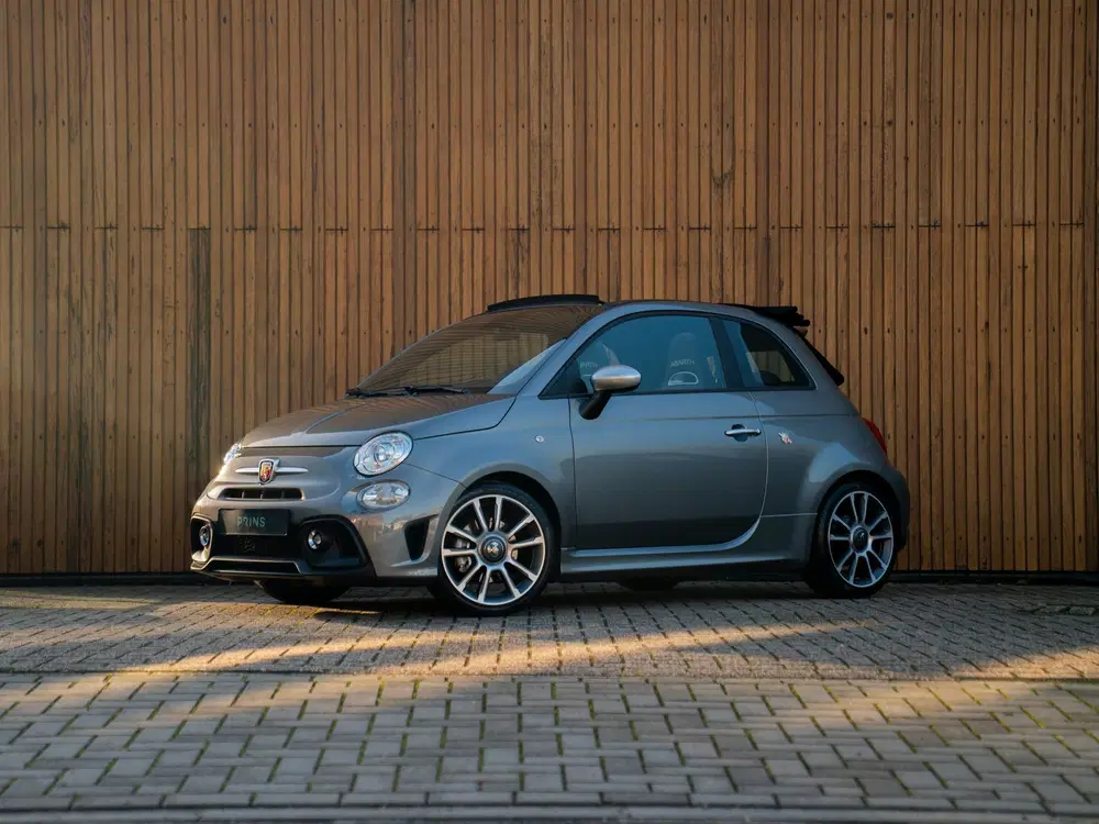 Abarth 595C Turismo uit 2022, foto 13