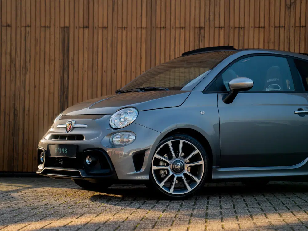 Abarth 595C Turismo uit 2022, foto 15