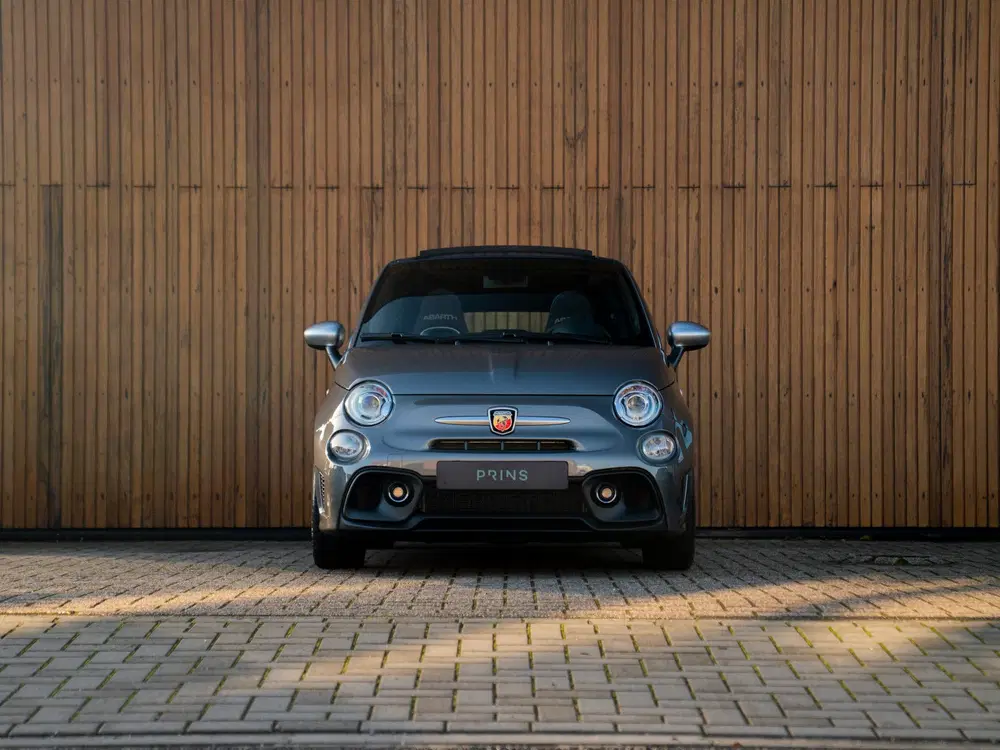 Abarth 595C Turismo uit 2022, foto 2