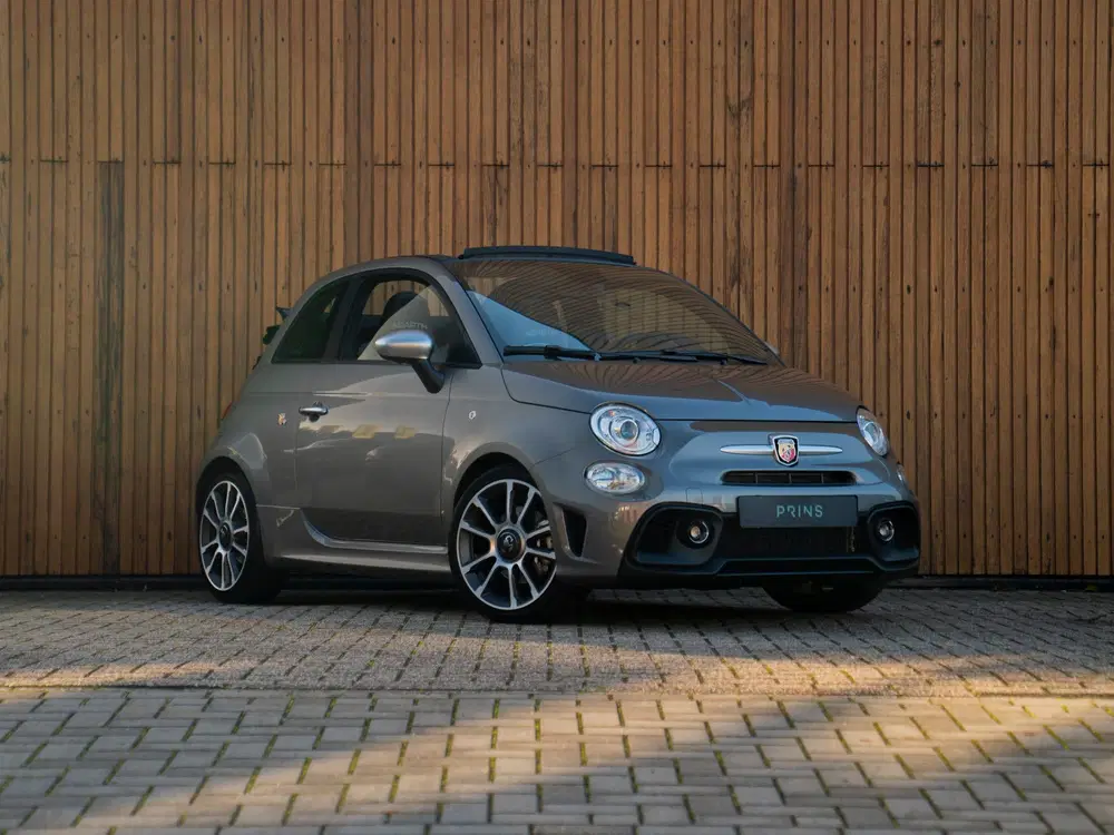 Abarth 595C Turismo uit 2022, foto 3